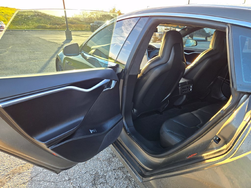 Used 2016 Gold Tesla 90D image 24