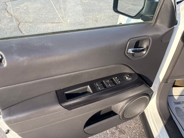 Used 2016 White Jeep Latitude image 20