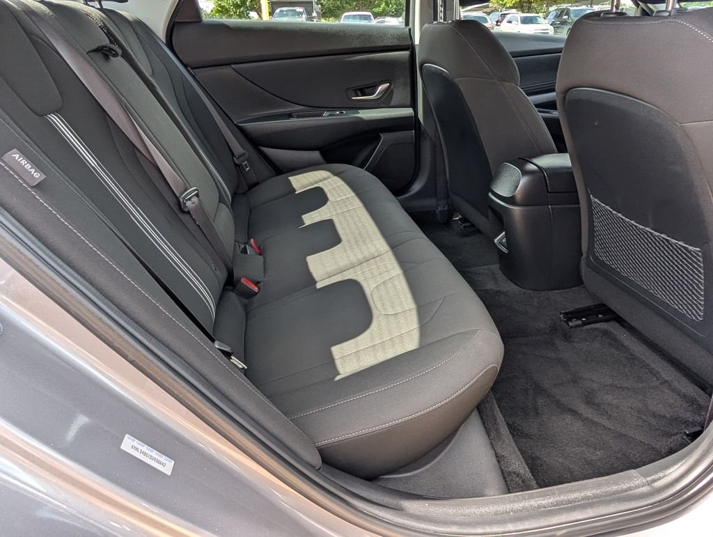 Used 2025 Silver Hyundai SEL Convenience image 22