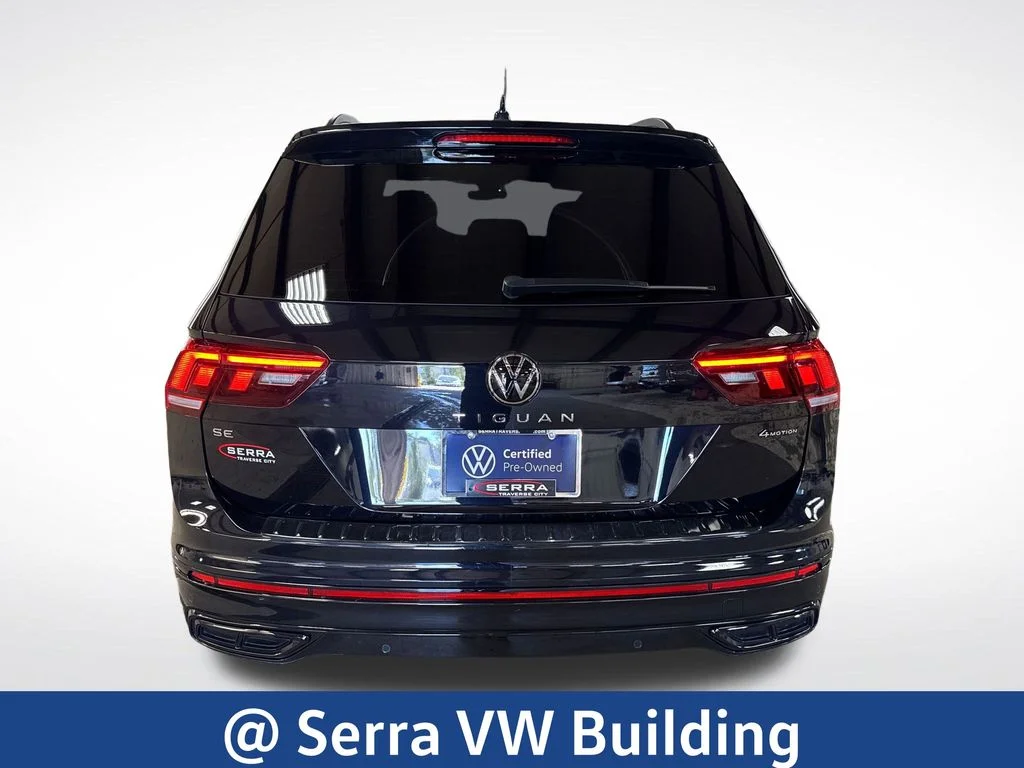 Used 2023 Black Volkswagen 2.0T SE R-Line Black image 4