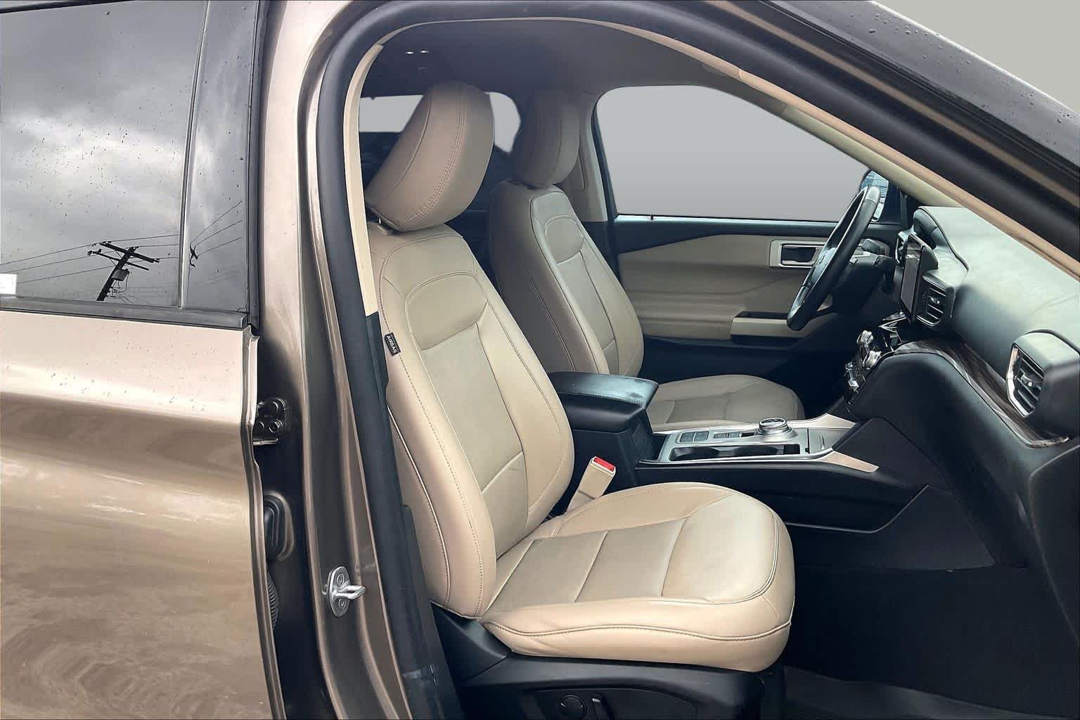 Used 2021 Stone Gray Ford Limited image 9