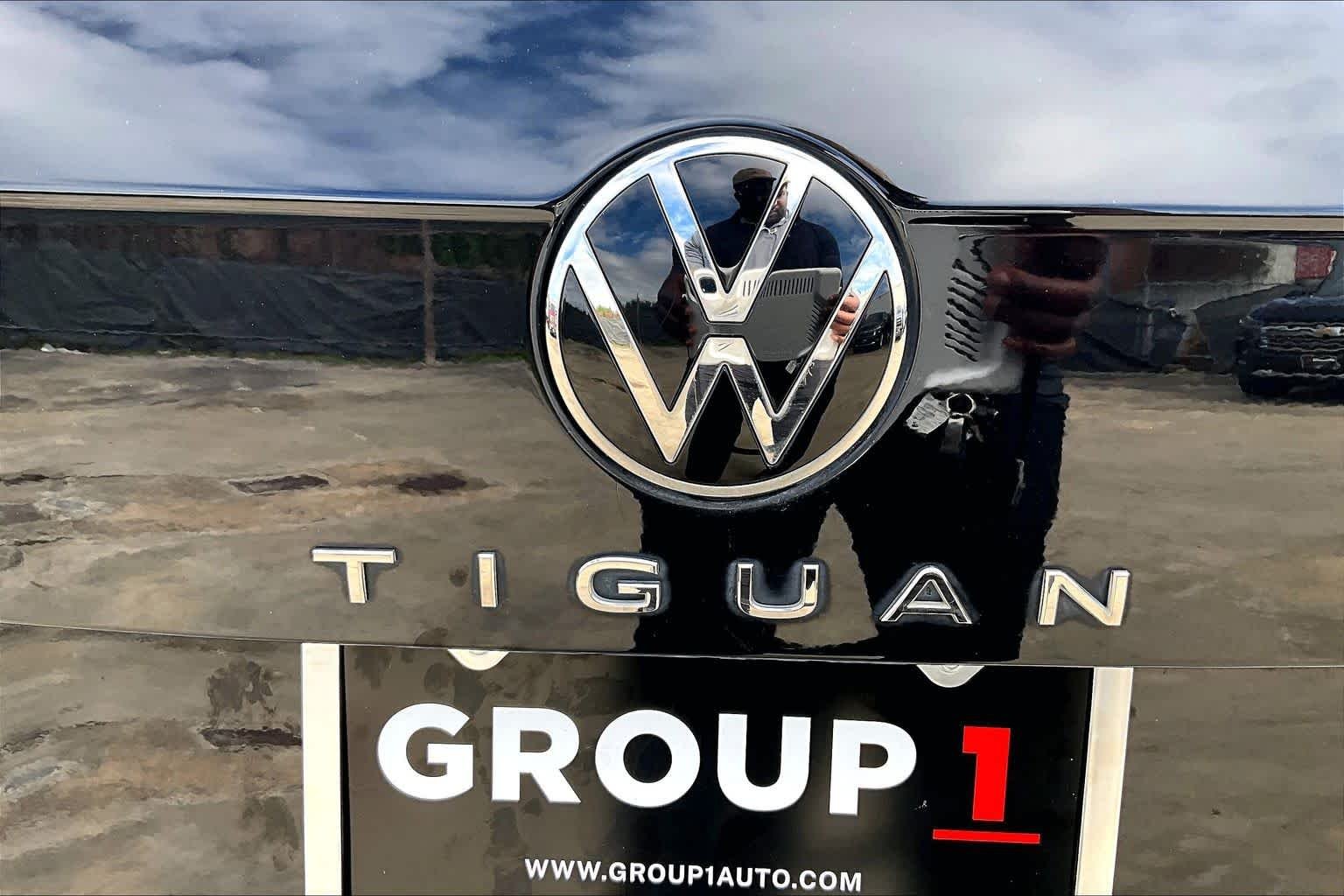 Used 2022 Deep Black Pearl Volkswagen SE R-Line Black image 31