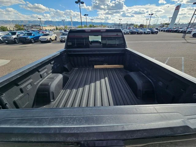 Used 2022  GMC AT4 image 11