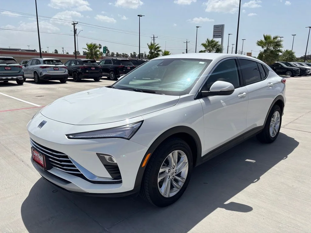 Used 2025 White Buick Preferred image 3