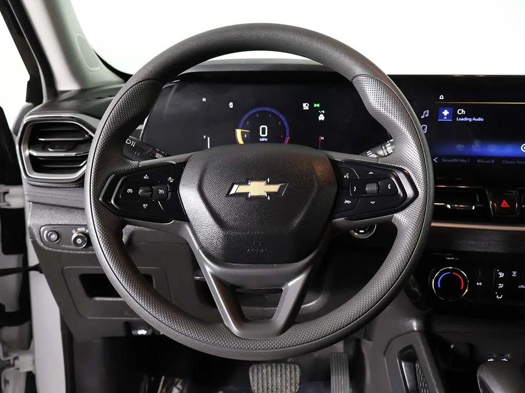 Used 2025 White Chevrolet LT image 35