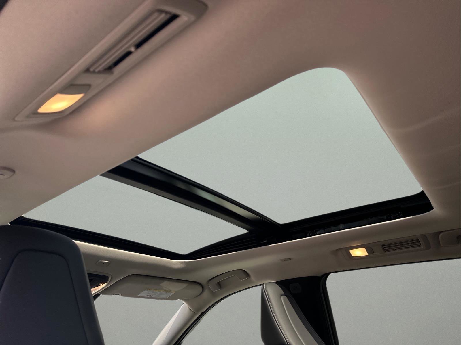 New 2026 Radiant White INFINITI LUXE image 19