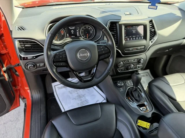 Used 2021 Spitfire Orange Clearcoat Jeep Altitude image 6