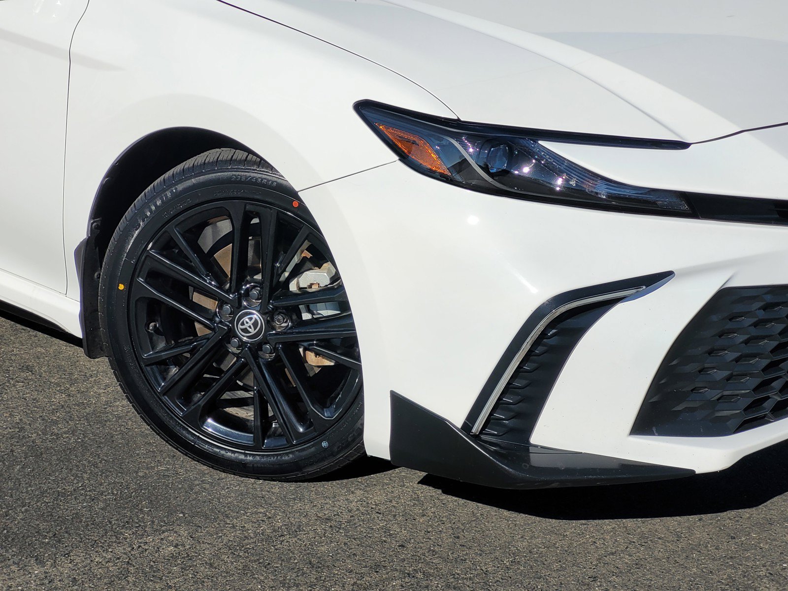 Used 2025 White Toyota  image 11