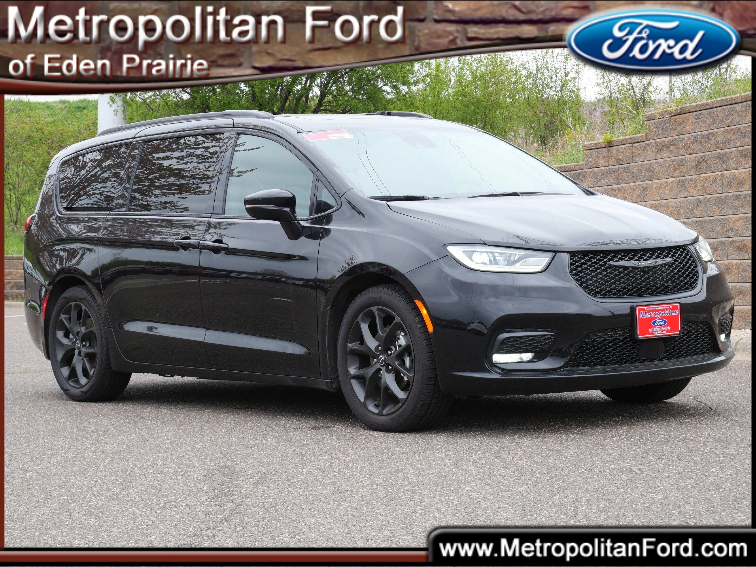 2025 Chrysler Pacifica Limited's photo