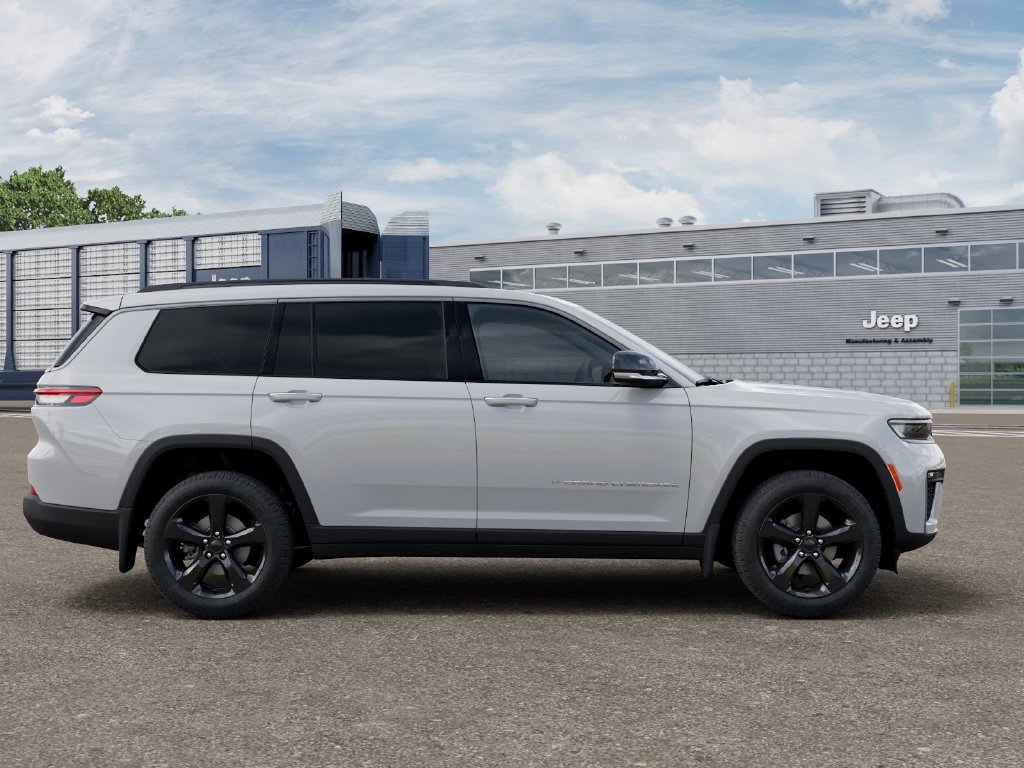 New 2026 Bright White Clear-Coat Exterior Paint Jeep Limited image 21