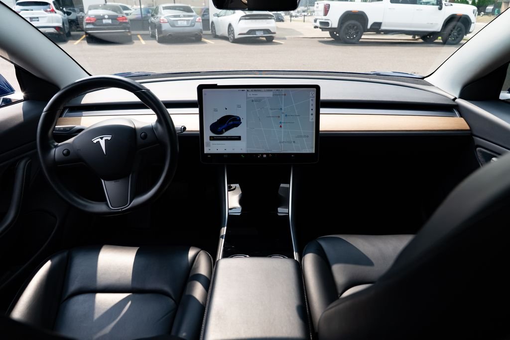 Used 2019 Deep Blue Metallic Tesla Performance image 7