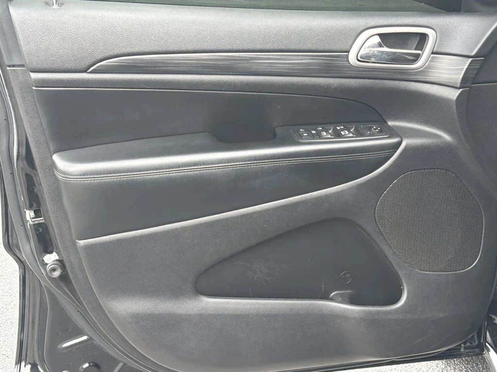 Used 2019 Black Jeep Altitude image 14