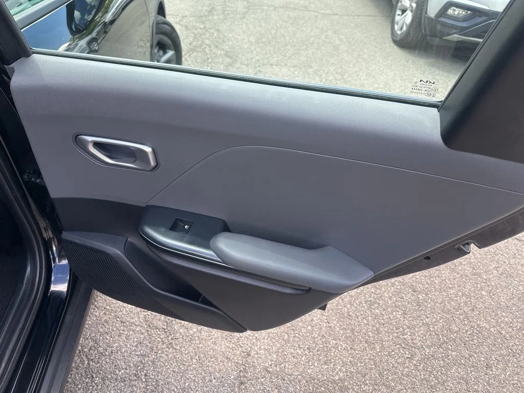 Used 2025 Black Kia LXS image 28