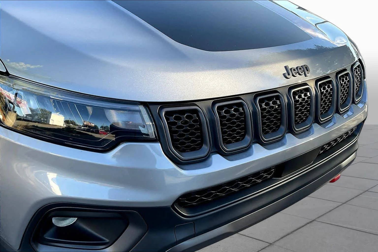 Used 2023 Billet Silver Metallic Clearcoat Jeep Trailhawk image 29