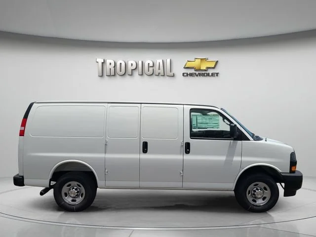 New 2026 Summit White Chevrolet WT image 6