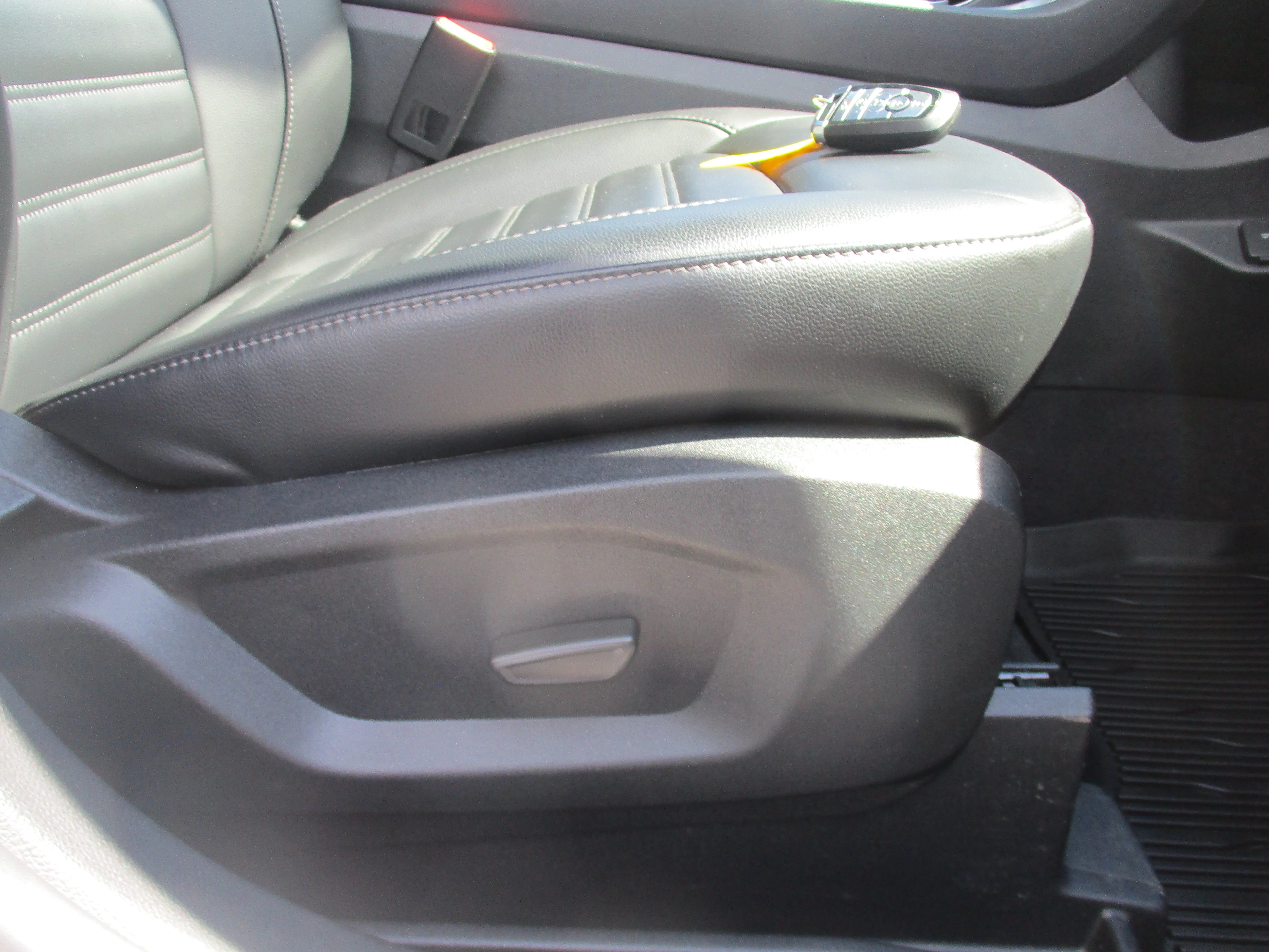 Used 2023 Star White Metallic Tri-Coat Ford SEL image 41