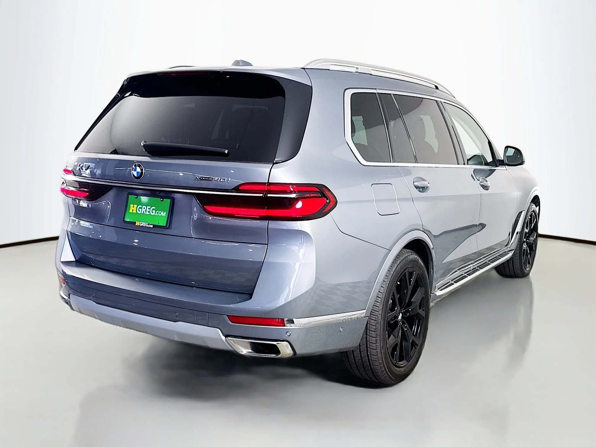Used 2026 Skyscraper Gray Metallic BMW xDrive40i image 7