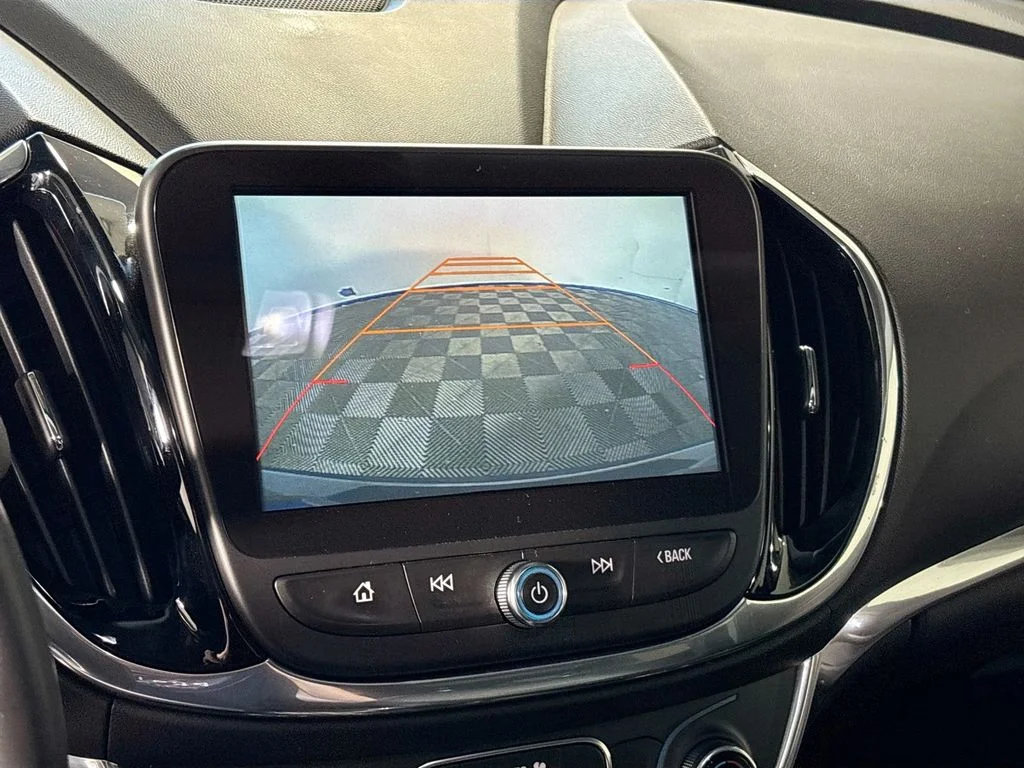 Used 2017 Silver Chevrolet Premier image 17