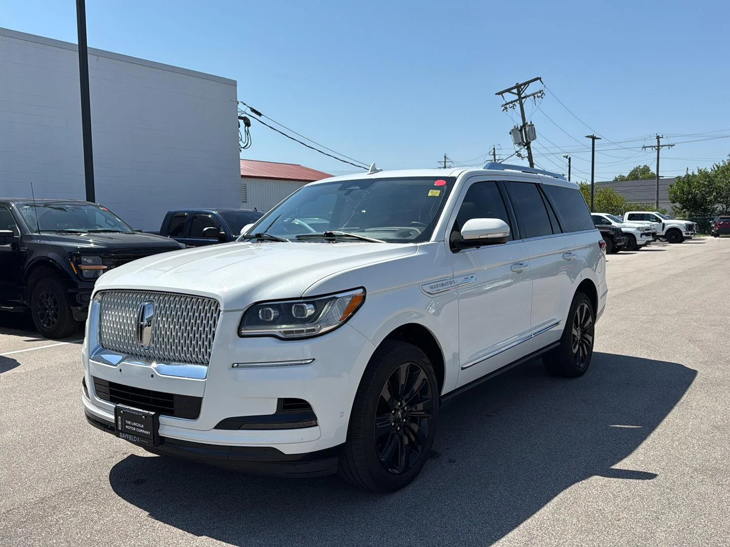 Used 2024 Pristine White Metallic Tri-Coat Lincoln Reserve image 6