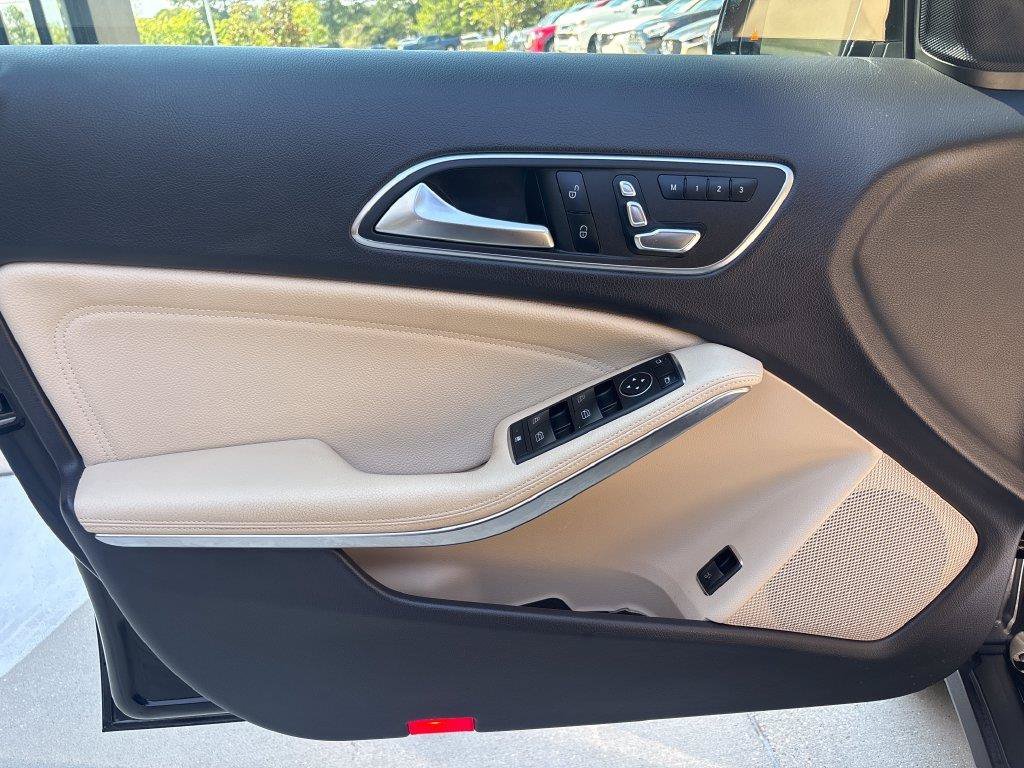 Used 2019 Black Mercedes-Benz GLA 250 image 30