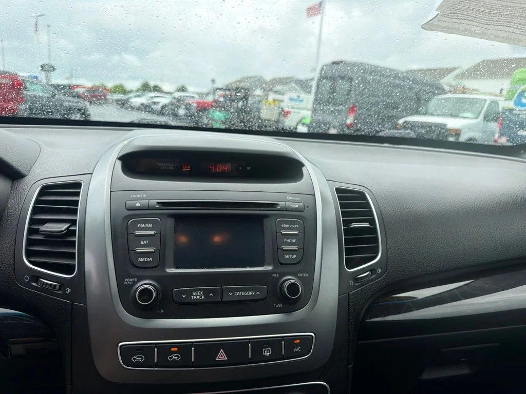 Used 2015 Black Kia LX image 31