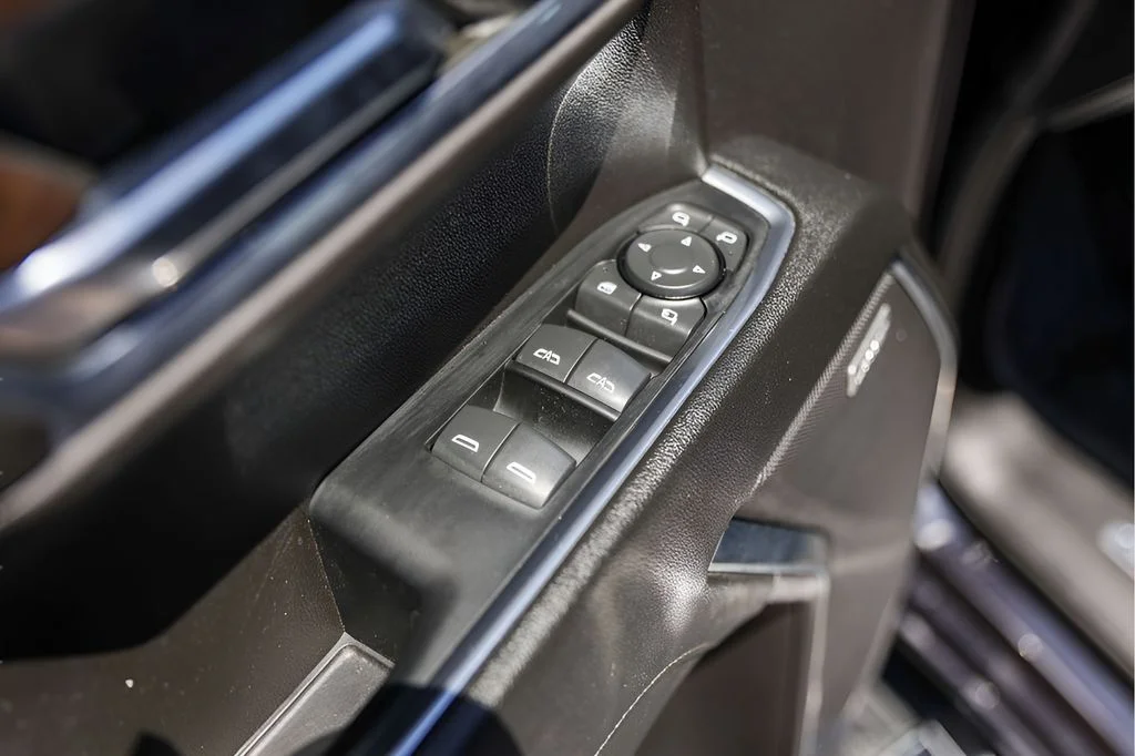 Used 2023 Silver GMC SLT image 24