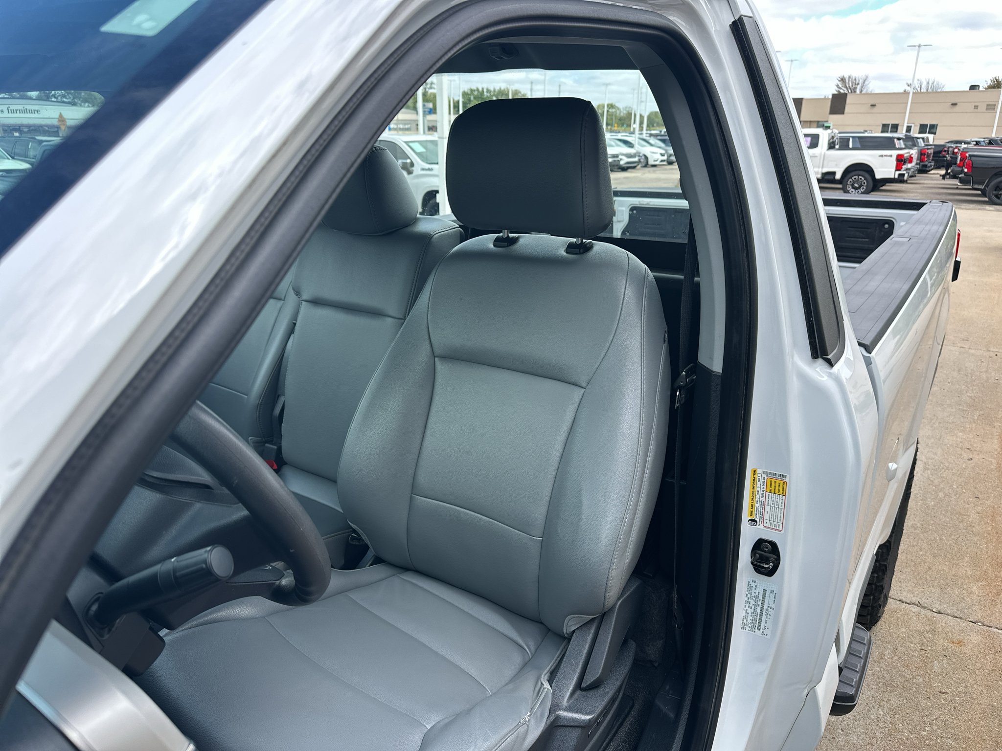 Used 2023 Oxford White Ford XL image 29