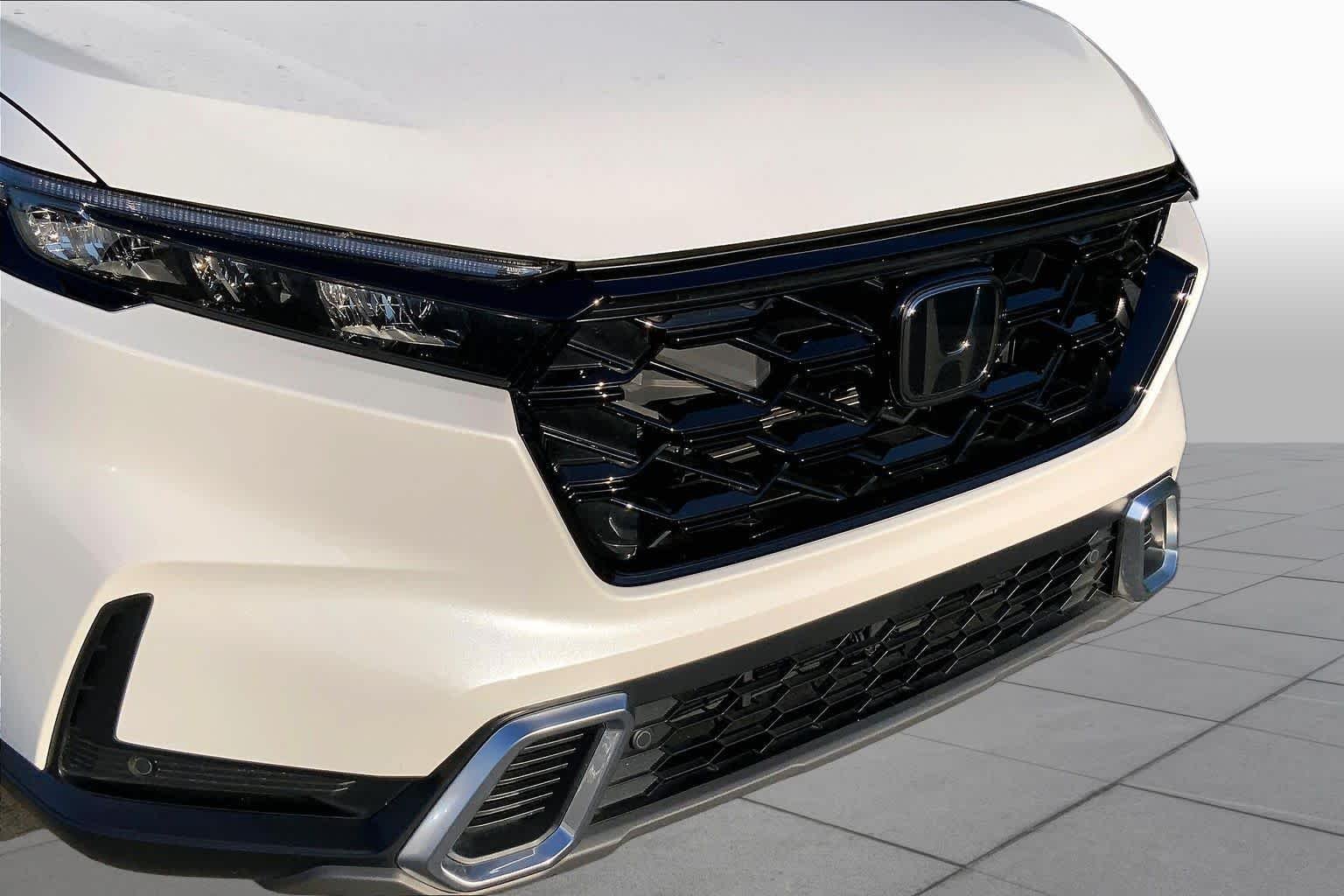 Used 2025 Platinum White Pearl Honda Sport Touring image 27