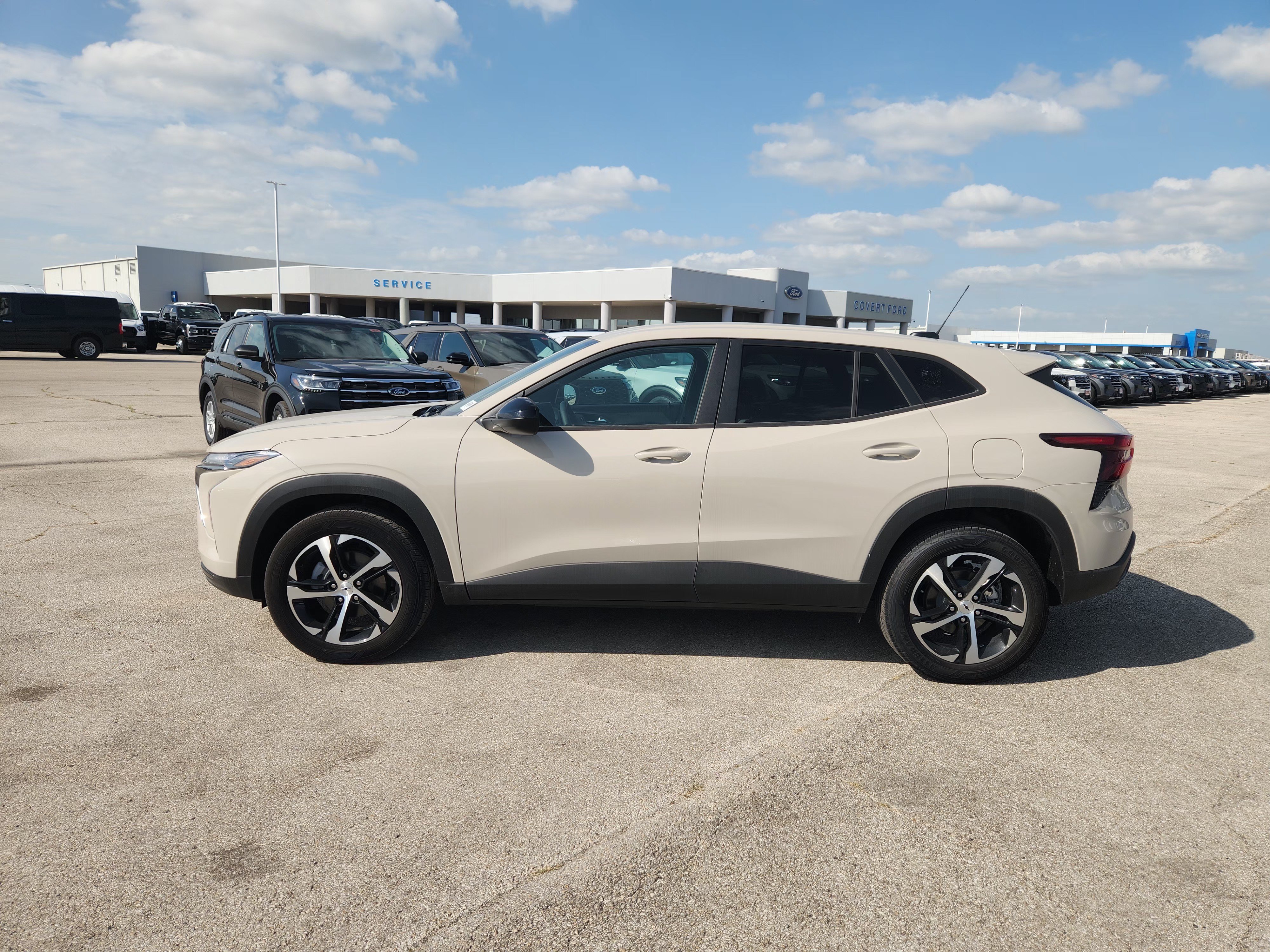 Used 2026 White Sands Chevrolet 1RS image 4