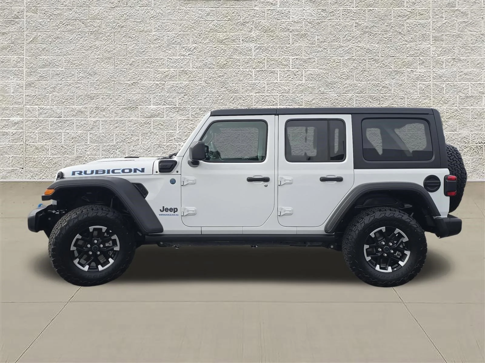 Used 2025 Bright White Clearcoat Jeep Rubicon image 4