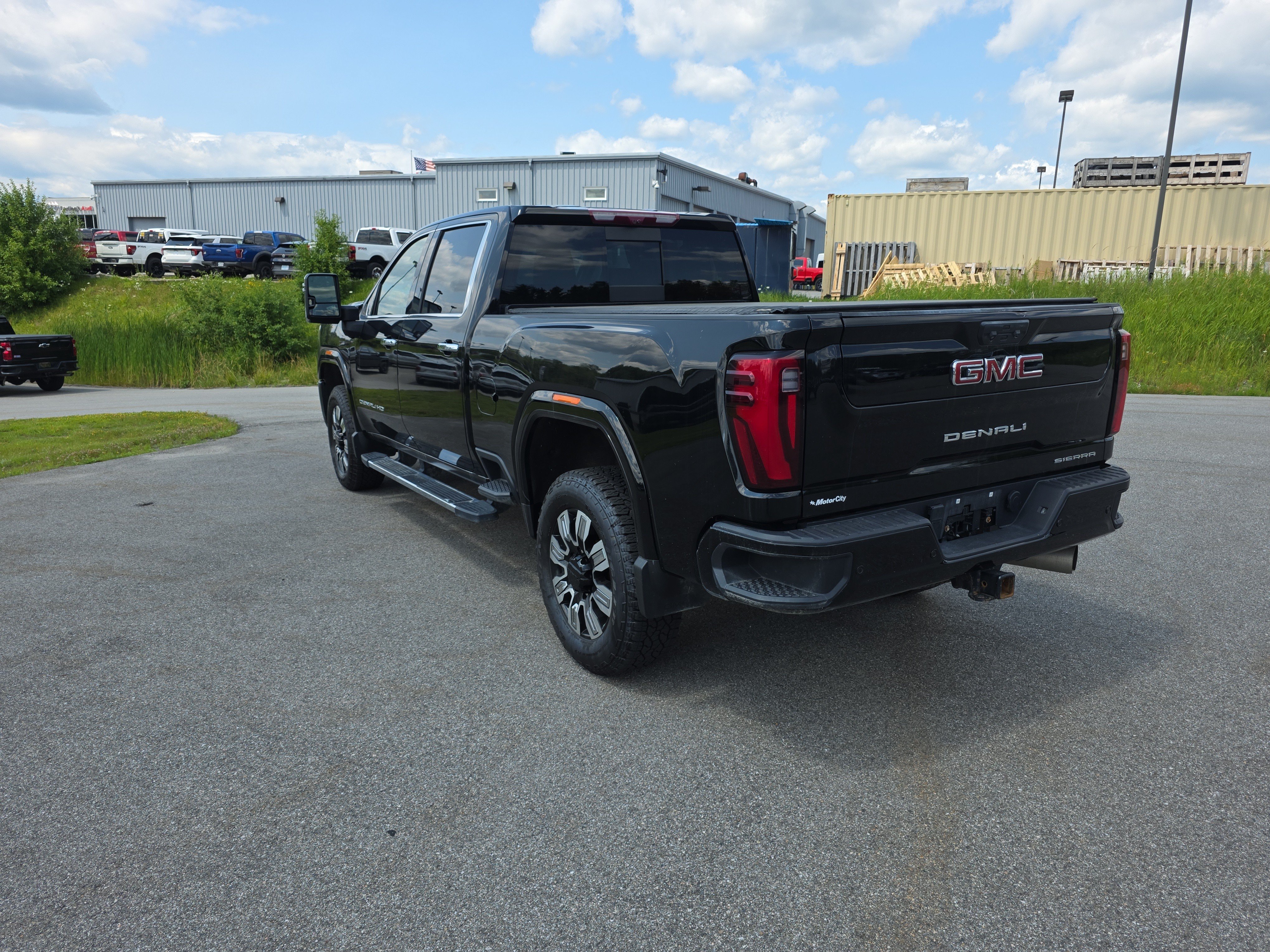 Used 2025 Onyx Black GMC Denali image 3