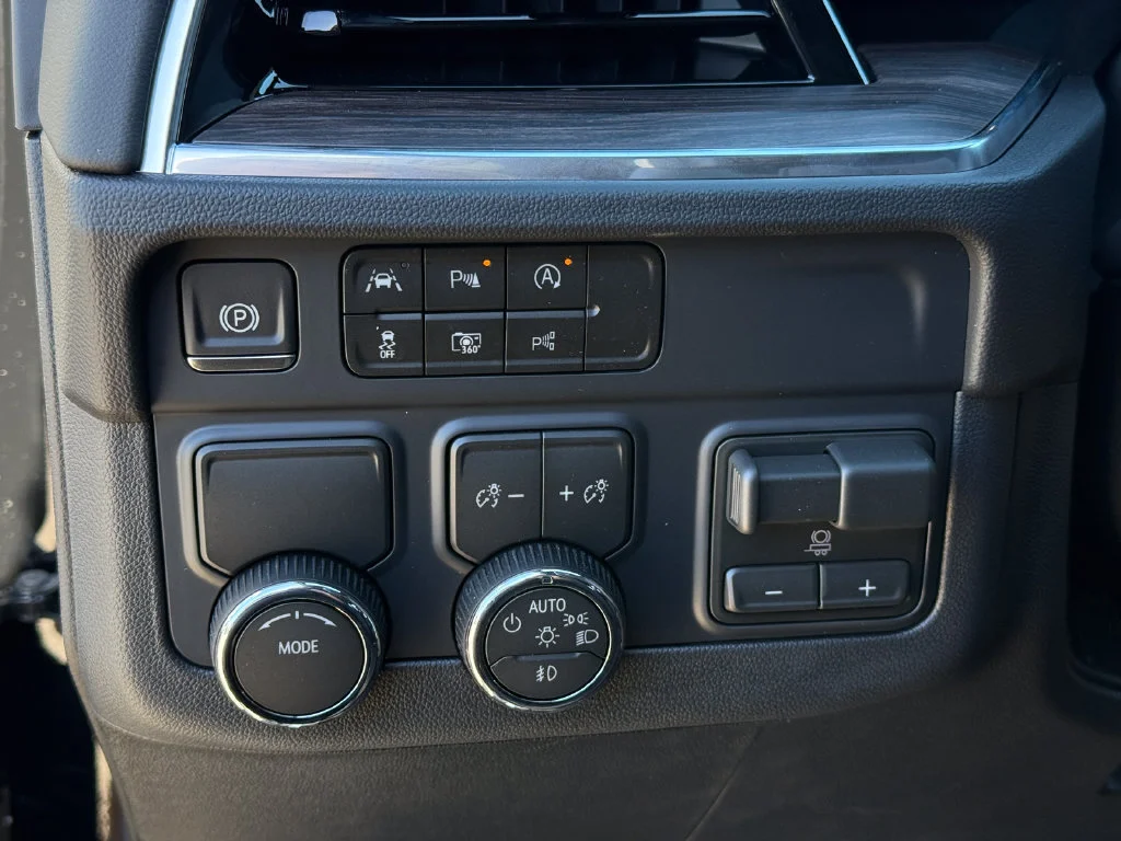 2027 Chevrolet Suburban LT - Photo 15