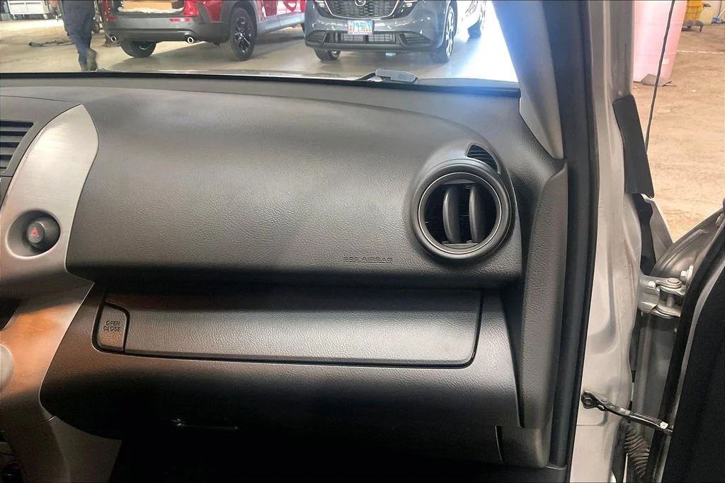 Used 2008 Silver Toyota Sport image 16