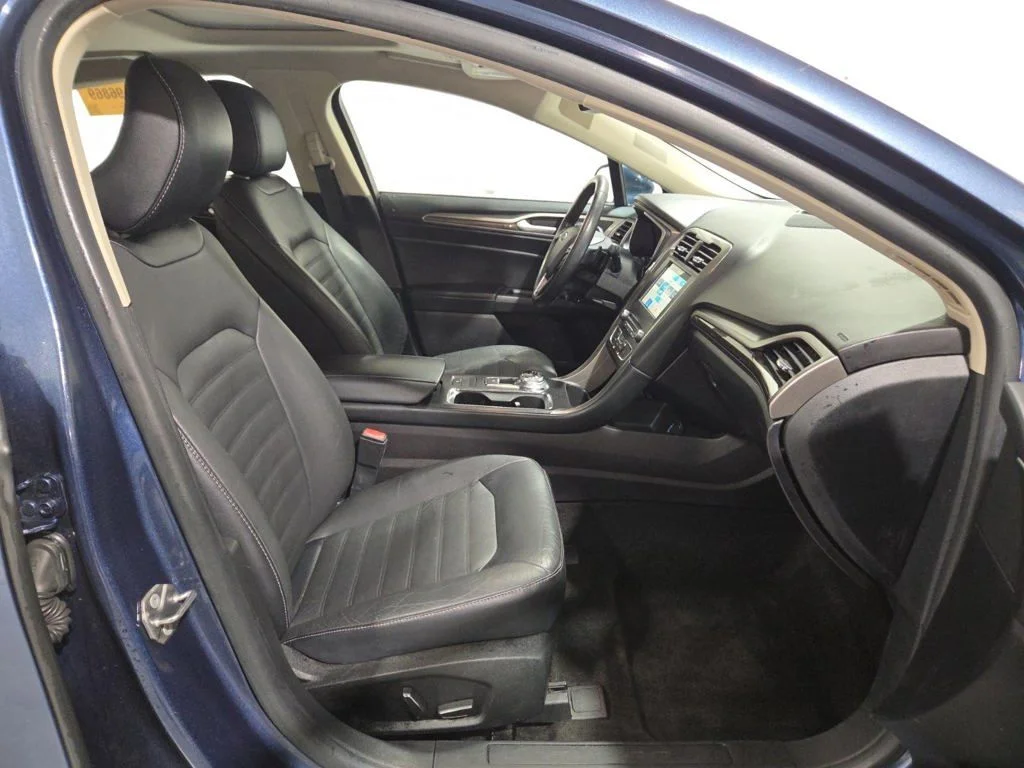 Used 2018 Blue Ford SE image 14