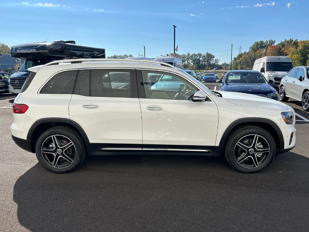 New 2026 Polar White Mercedes-Benz GLB 250 image 9