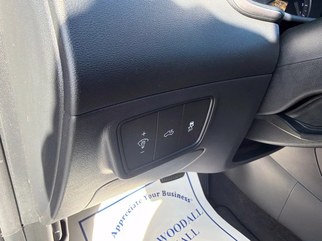 Used 2023 Blue Stone Hyundai SEL image 18