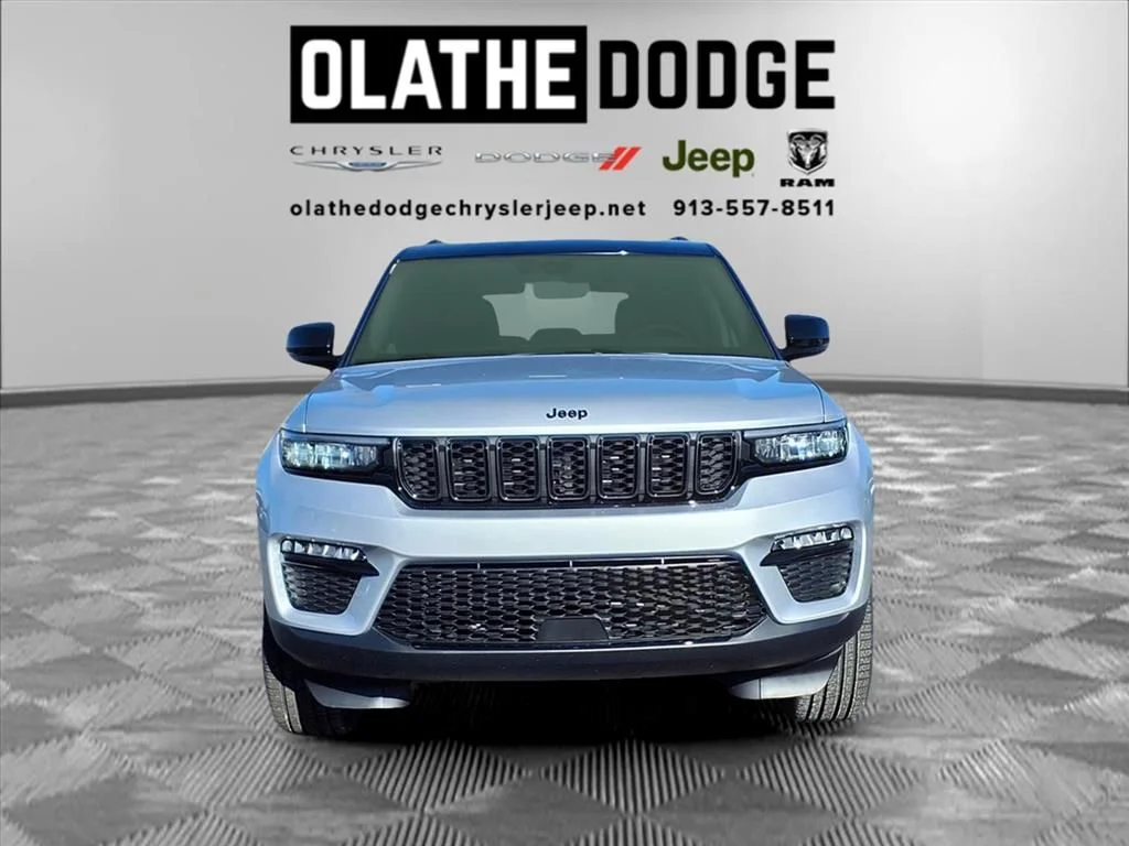 New 2025 Silver Zynith Exterior Paint Jeep Limited image 31