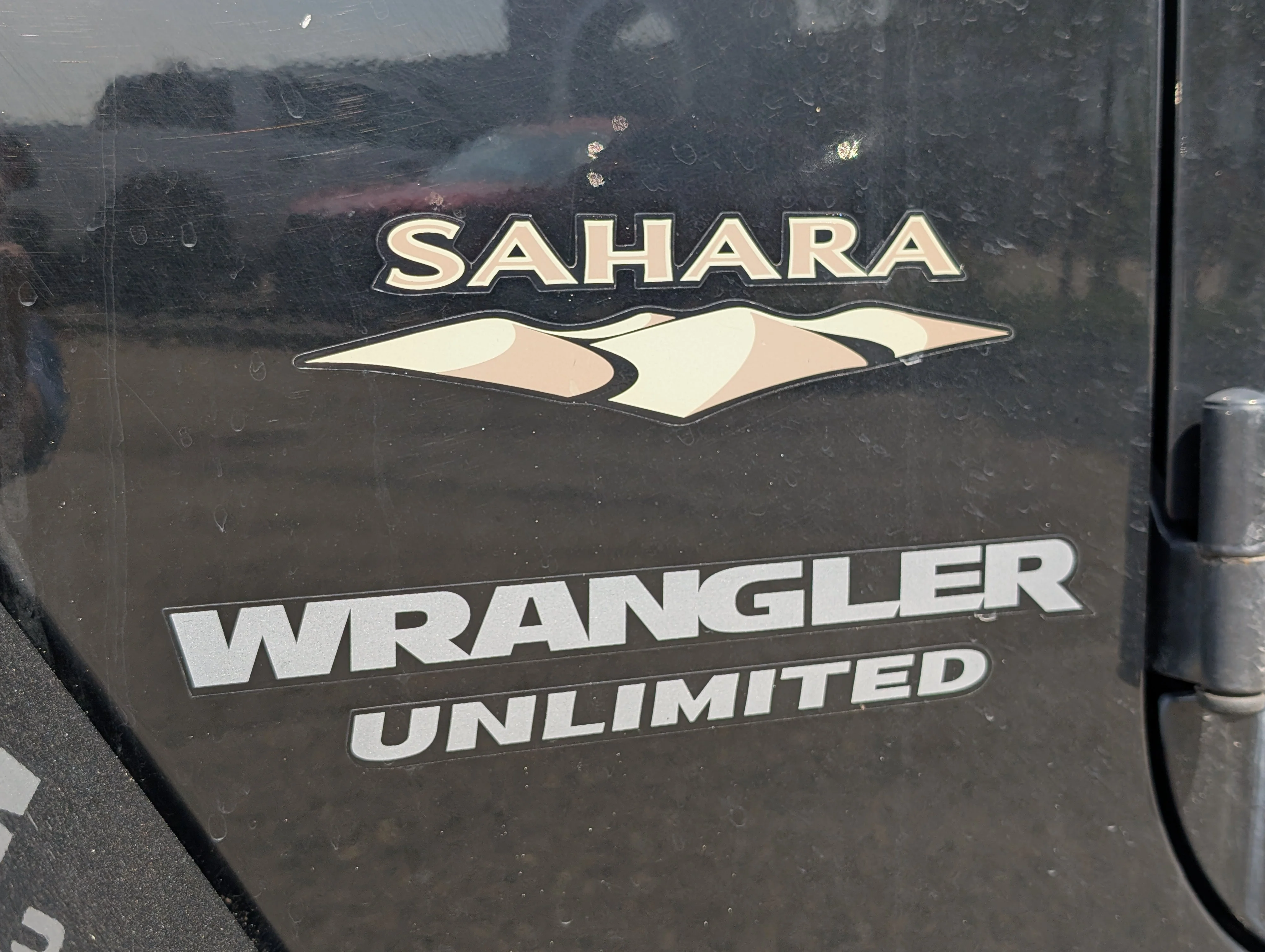 Used 2013 Black Jeep Sahara image 12