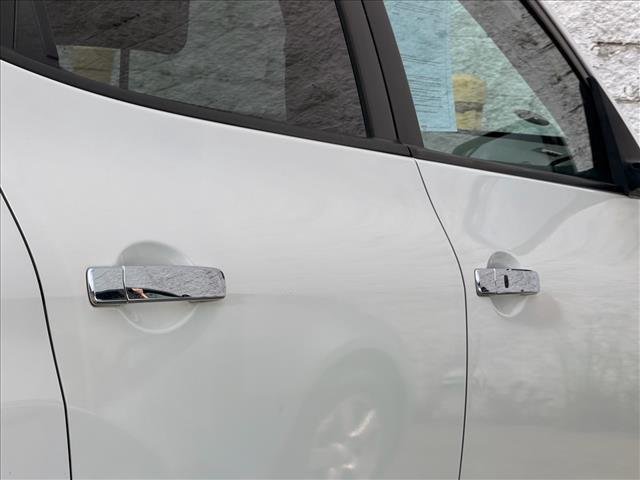 Used 2013 Pearl White Nissan SL image 12
