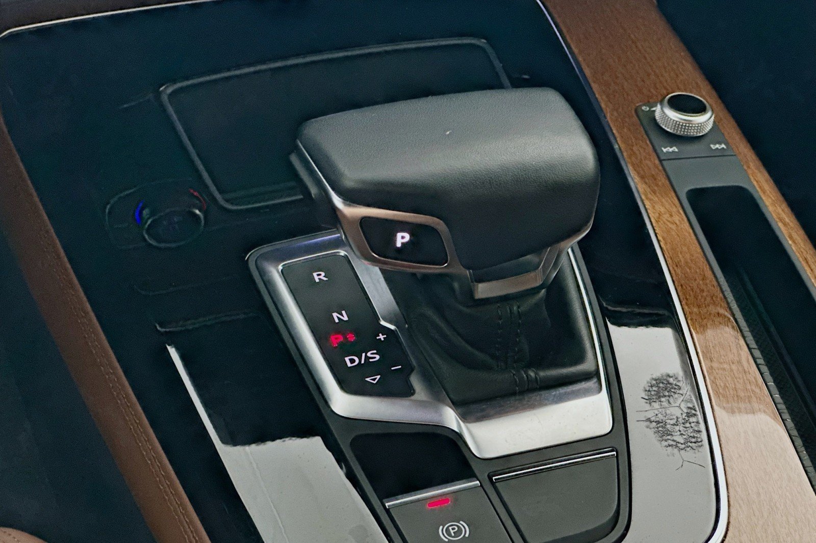 Used 2023 District Green Metallic Audi S line Prestige image 7