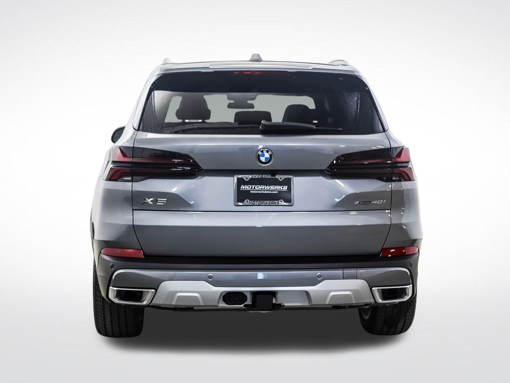 New 2026 Gray Metallic BMW xDrive40i image 4