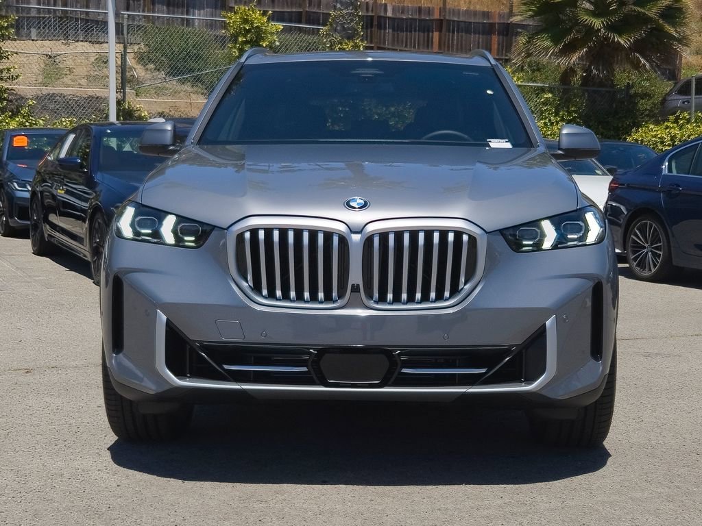 New 2026 Skyscraper Grey Metallic BMW xDrive40i image 2