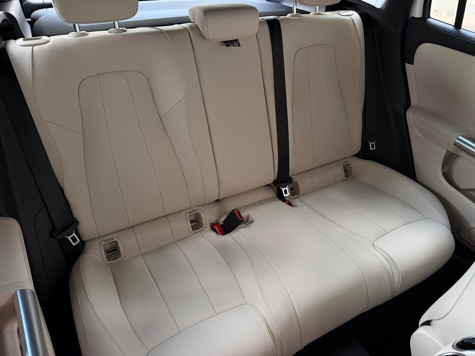New 2026 Polar White Mercedes-Benz GLA 250 image 41