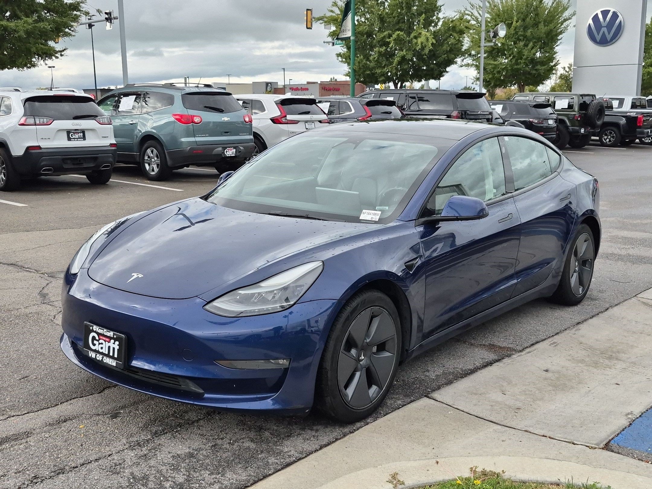 Used 2022 Deep Blue Metallic Tesla Long Range image 8