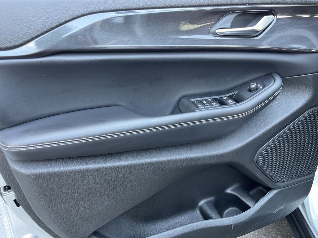 Used 2023 Silver Jeep Altitude X image 23