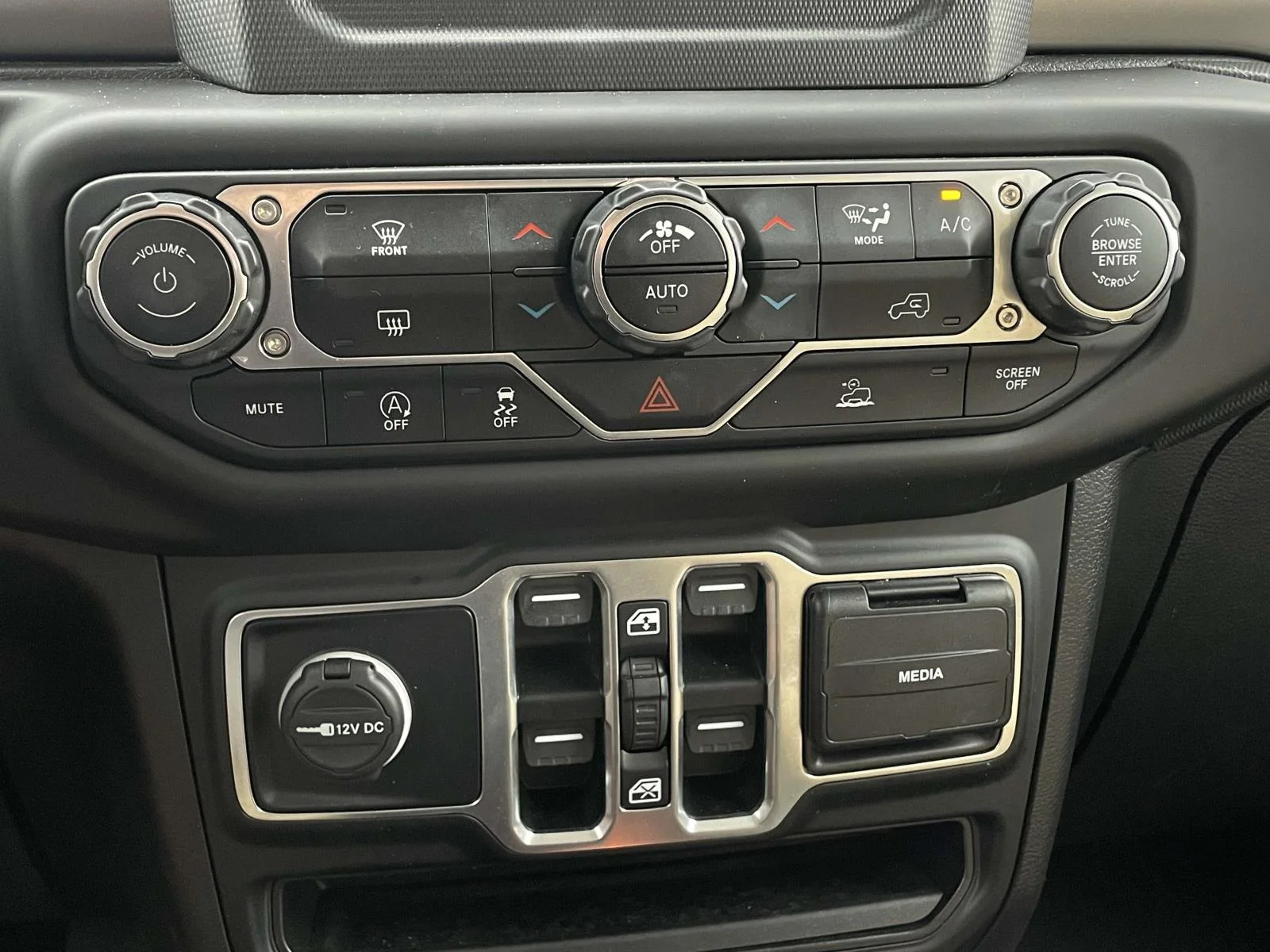 Used 2020 Sting-Gray Clearcoat Jeep Sport S image 19