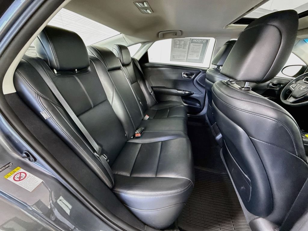 Used 2018 Magnetic Gray Metallic Toyota Hybrid XLE Premium image 27