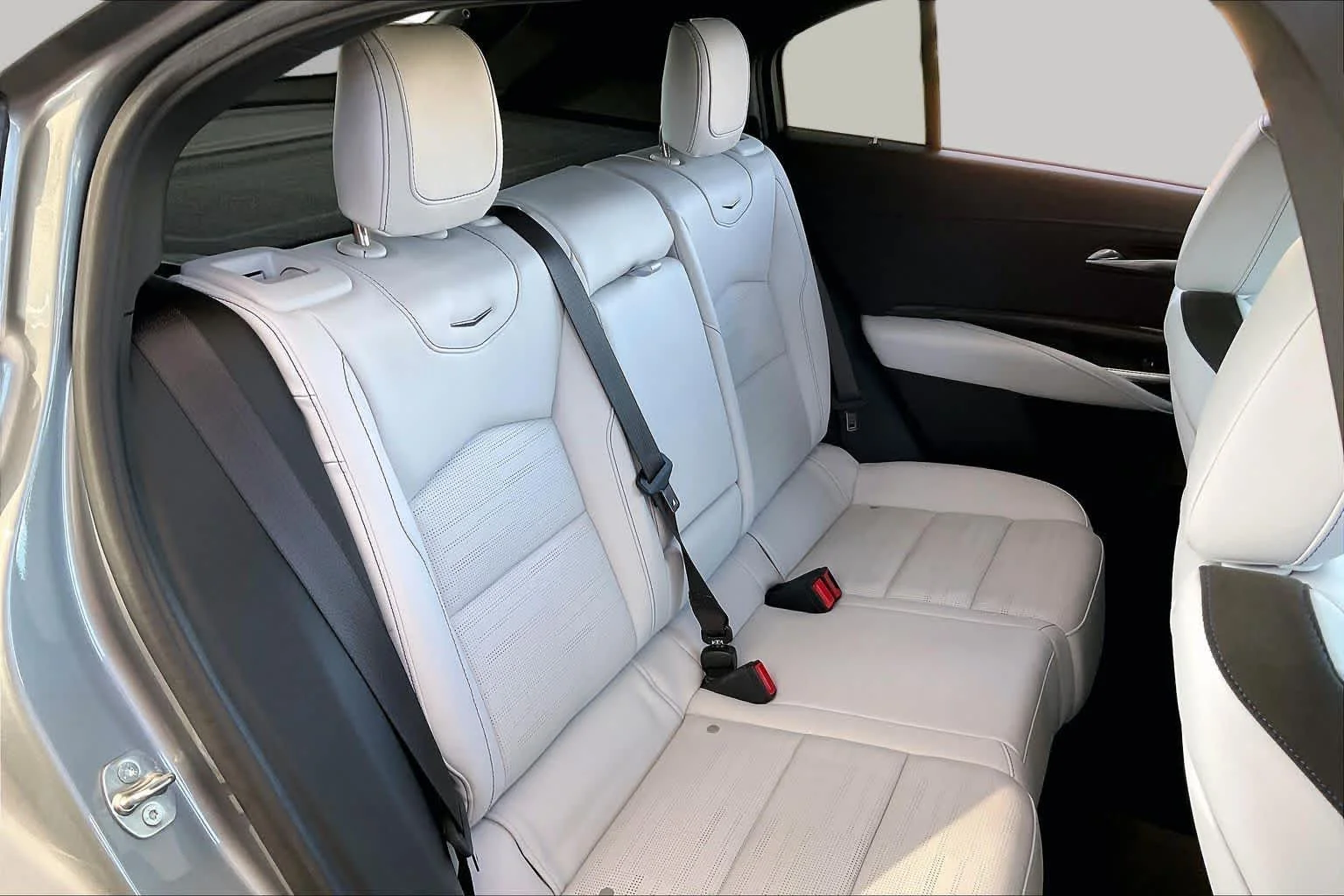 Used 2024 Argent Silver Metallic Cadillac Sport image 19