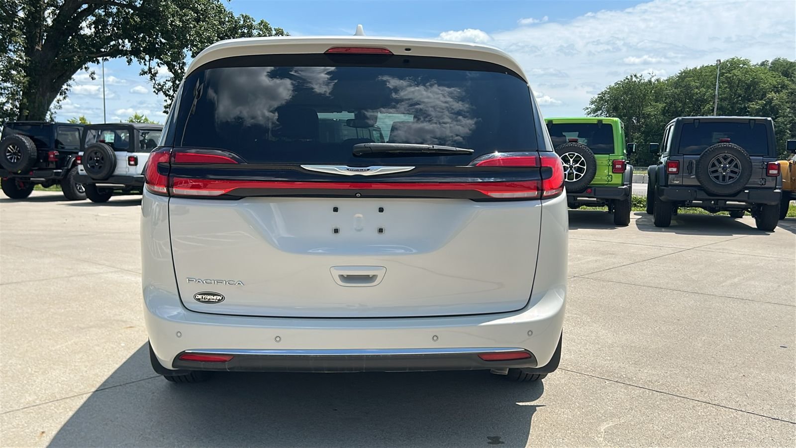 Used 2021 White Chrysler Touring L image 5