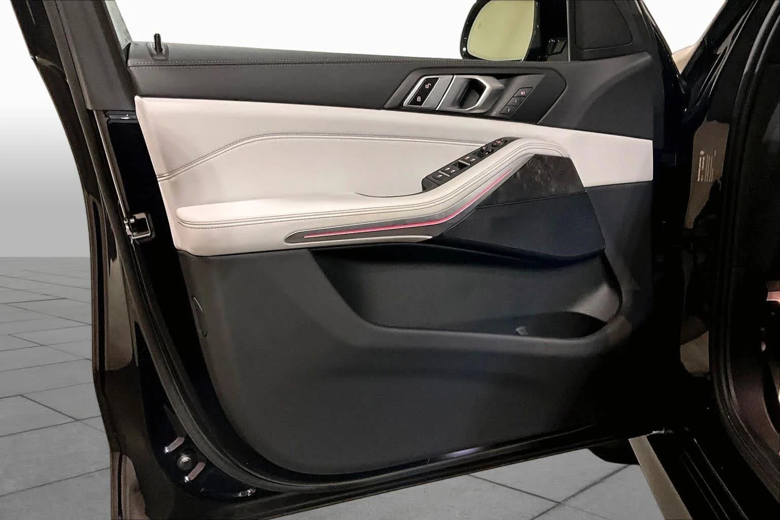 Used 2023 Carbon Black Metallic BMW xDrive40i image 21